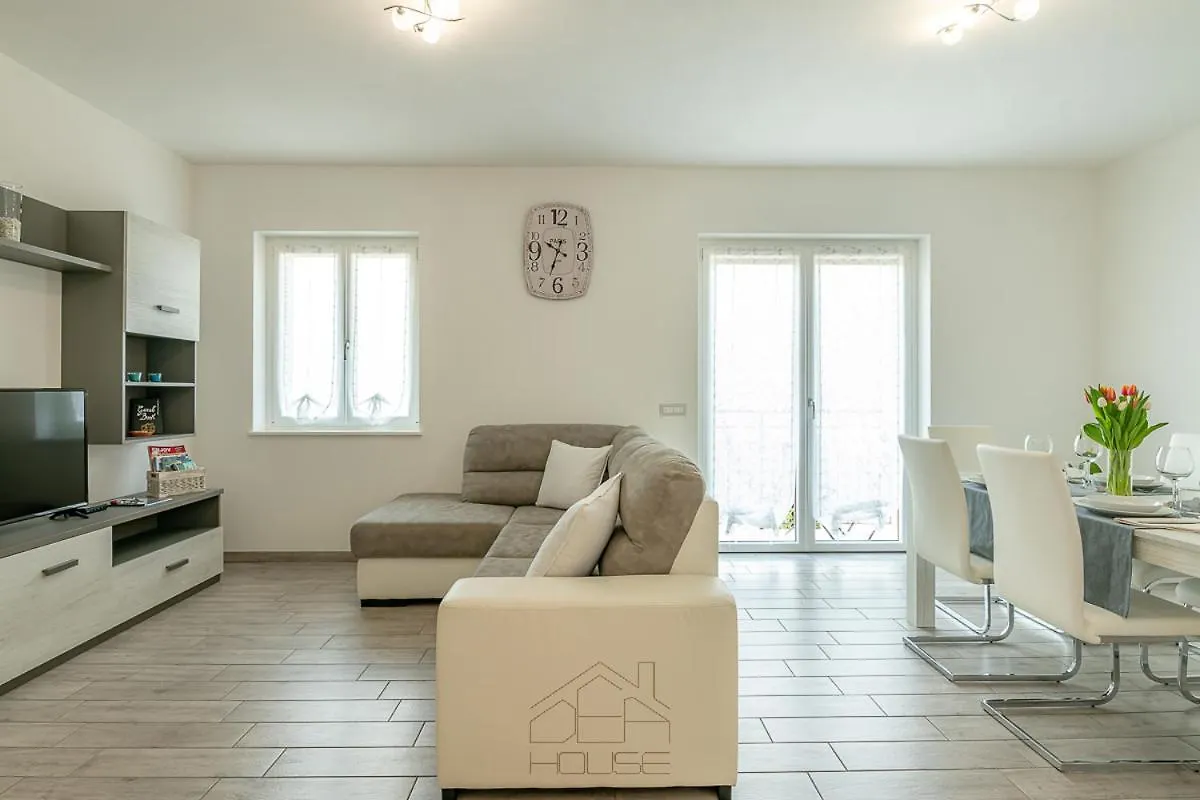 Dea House Apartment Nesso